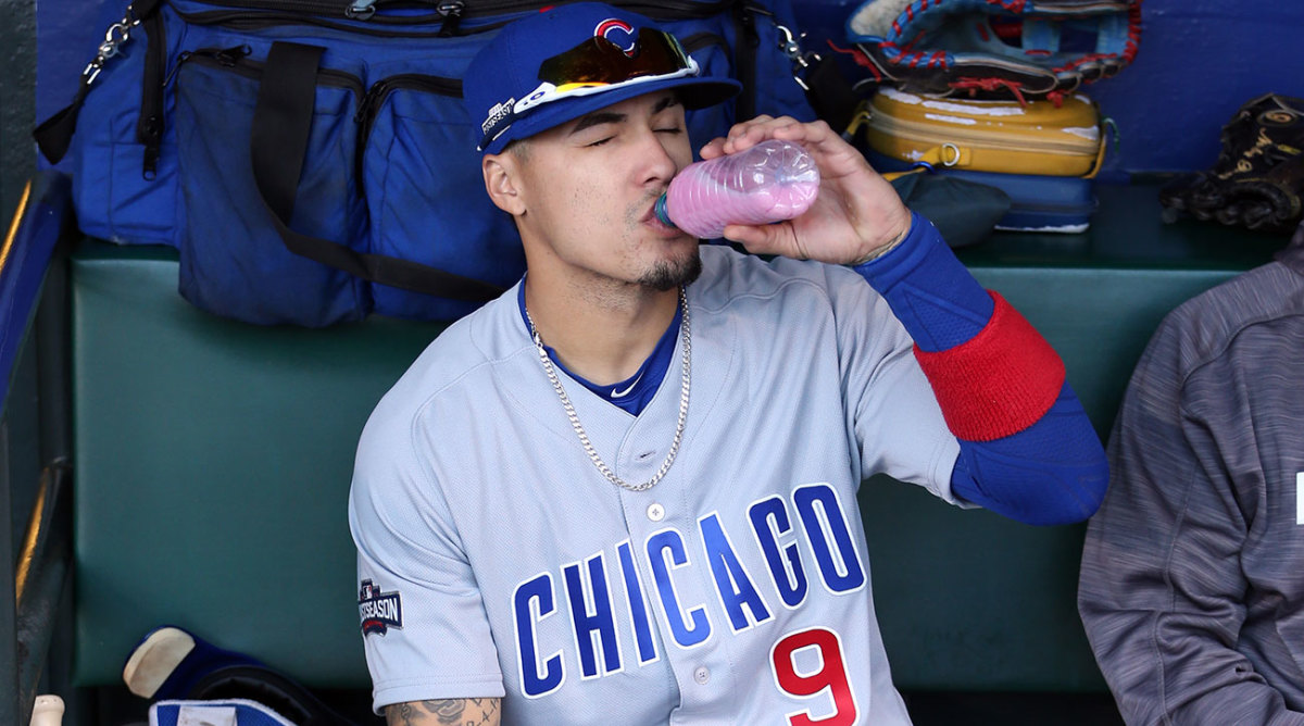 CHC@SF Gm4: Baez drops his gum, recovers to catch it 