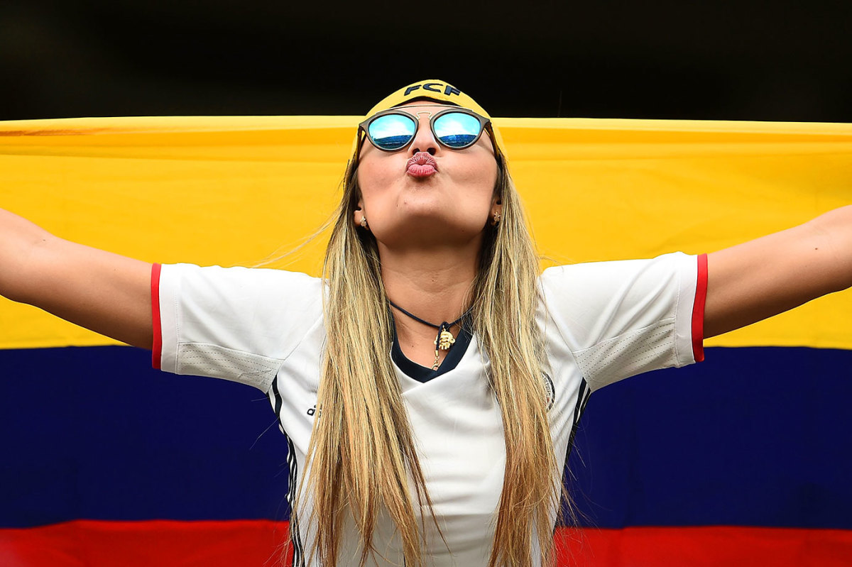 Colombia-female-fan-542231940.jpg