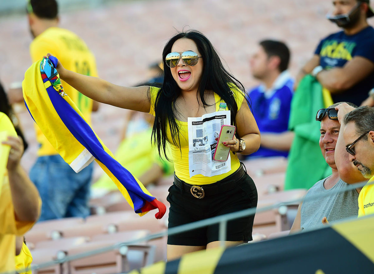 Ecuador-fan-GettyImages-538122586_master_0.jpg