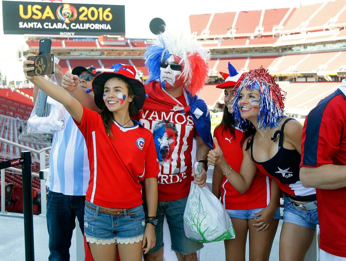 Chile-fans-d2af53ca54204ff2855966d718c17be9-0_0.jpg