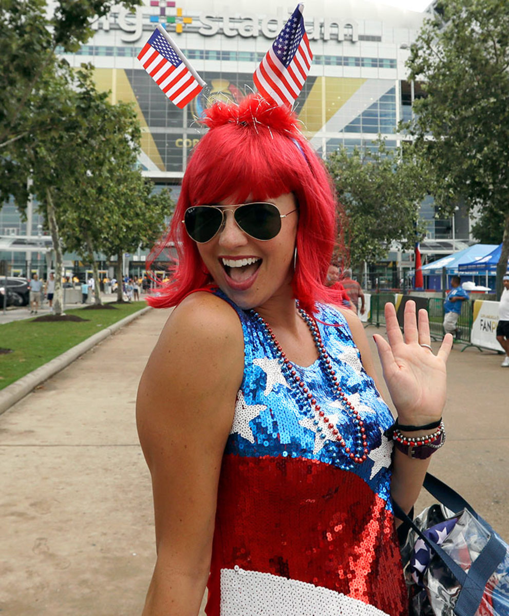 USA-female-fan-fce7d785a4464d5fa114d3b0c8f8a68c-0.jpg