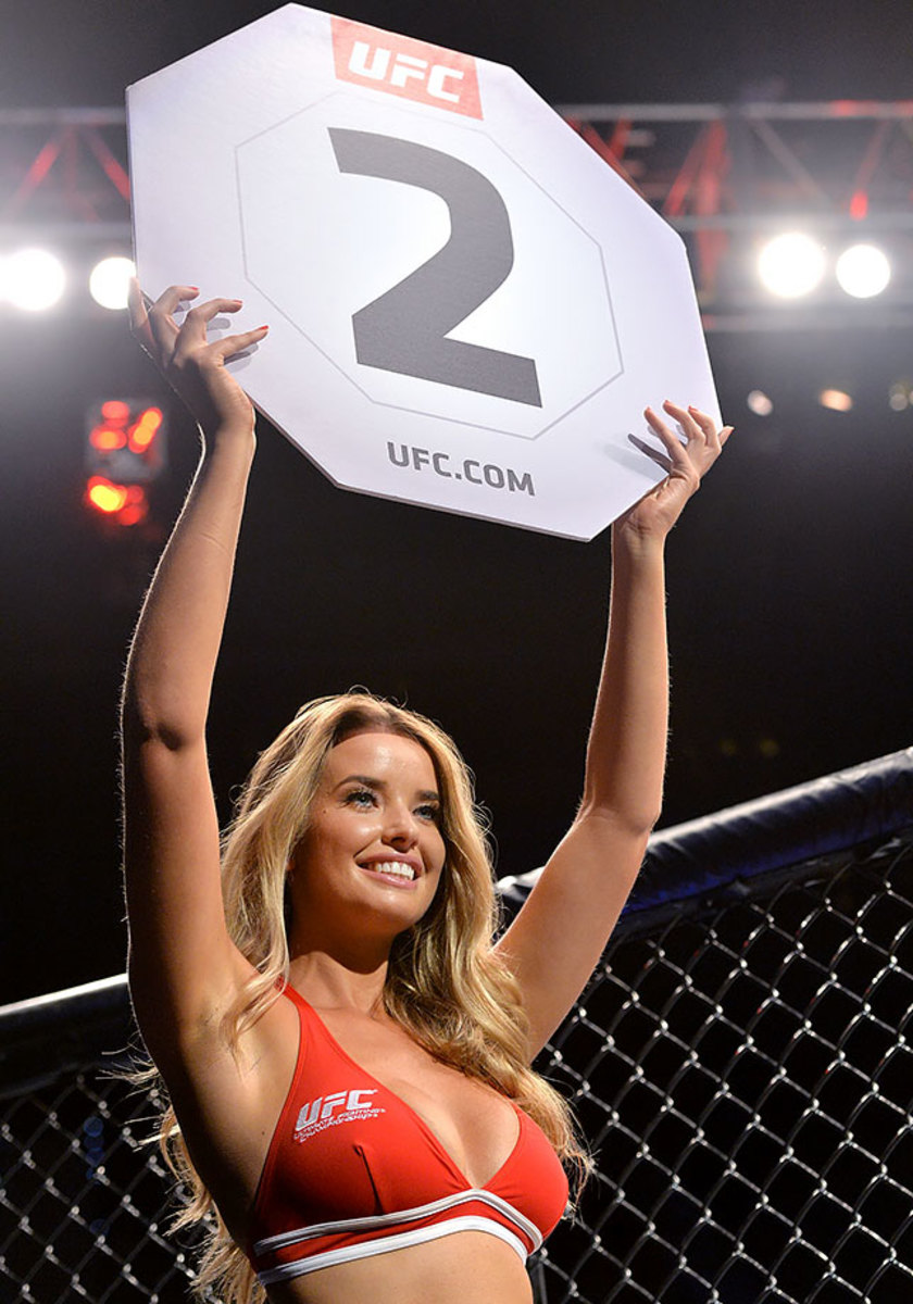 2016-UFC-Octagon-Girl-Kahili-Blundell-516617218.jpg