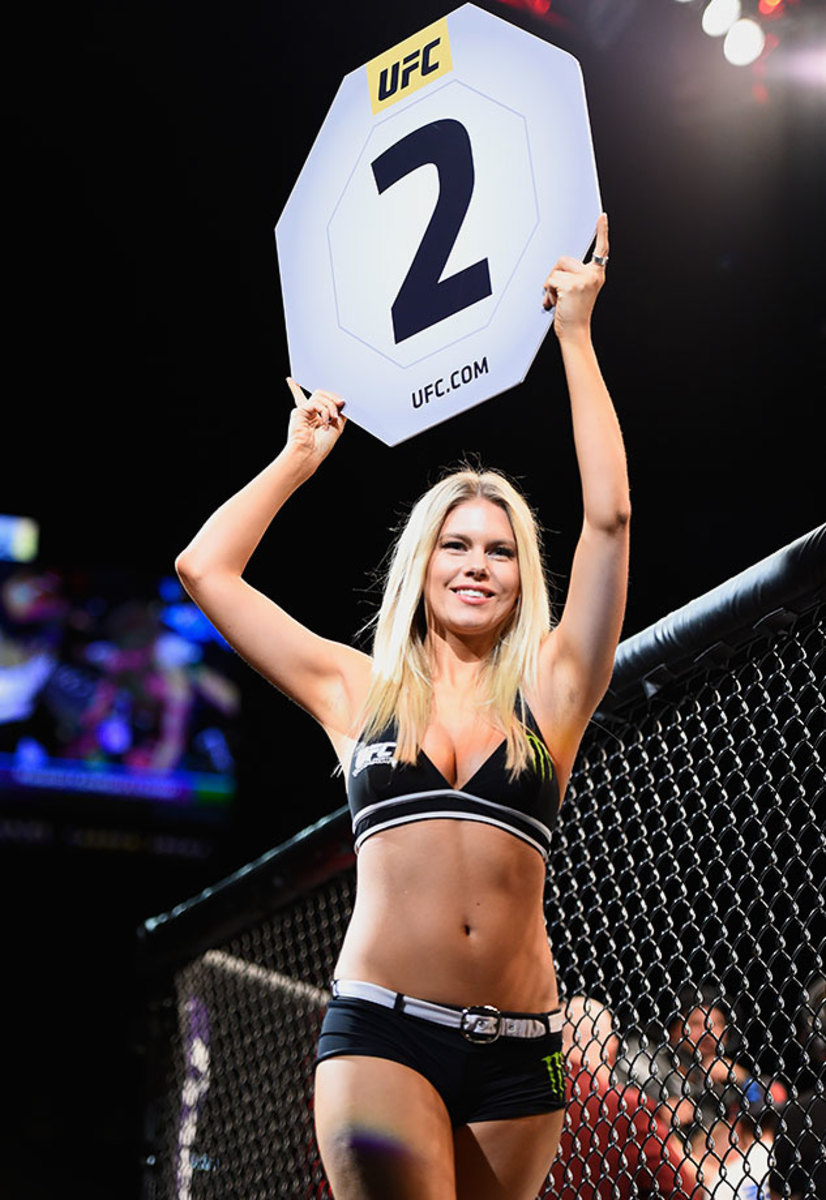 2016-UFC-Octagon-Girl-Chrissy-Blair-503206426.jpg