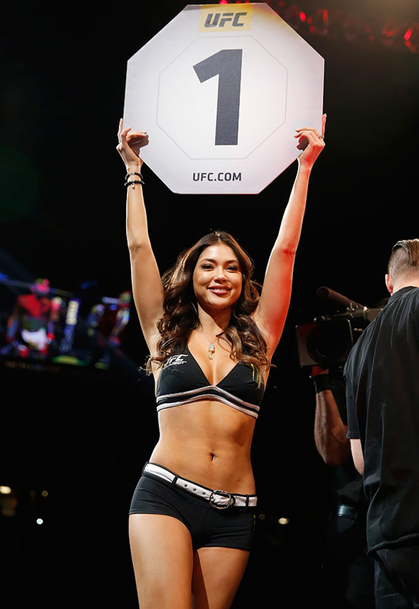 2016-UFC-Octagon-Girl-Arianny-Celeste-523591174.jpg