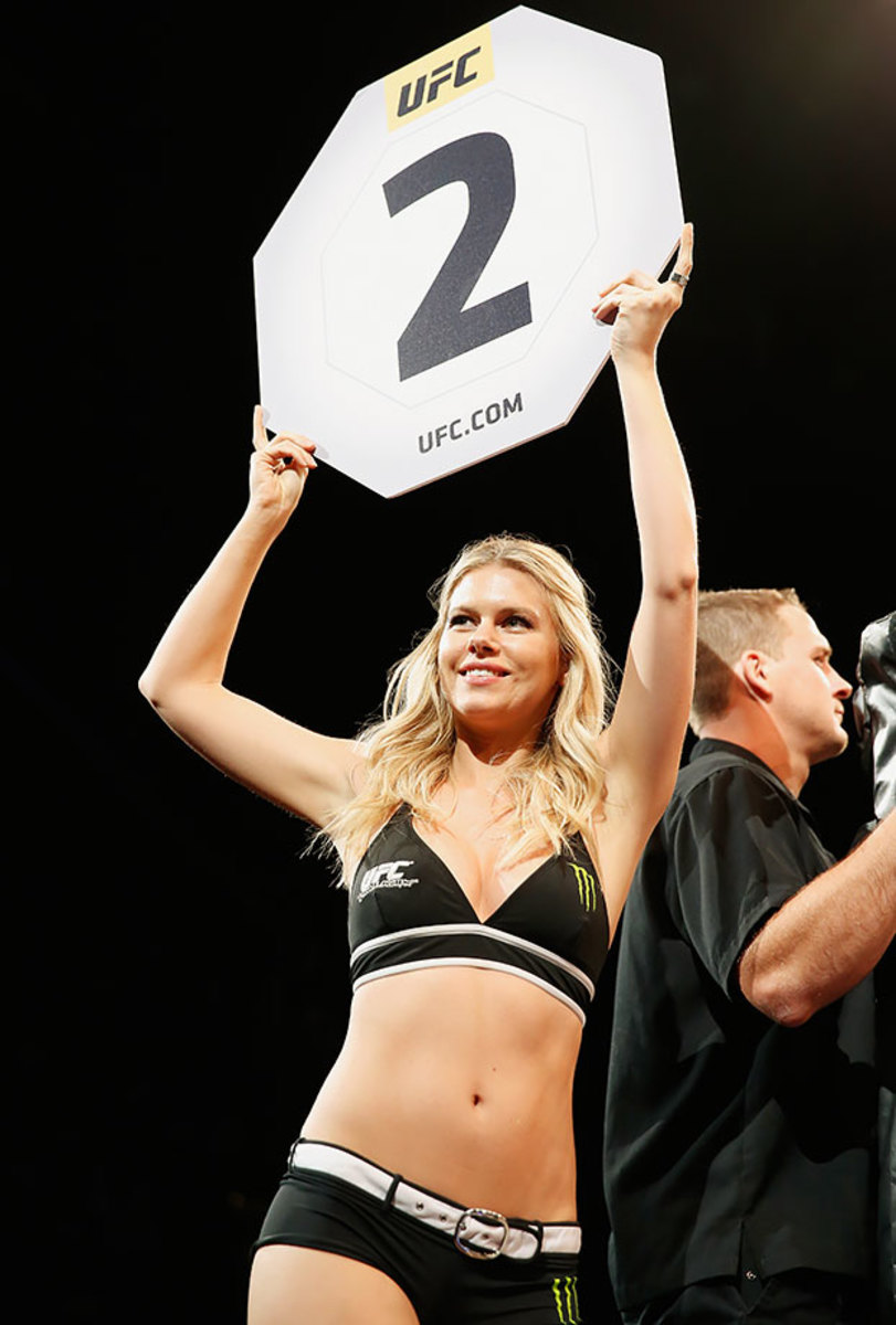 2016-UFC-Octagon-Girl-Chrissy-Blair-523591858.jpg