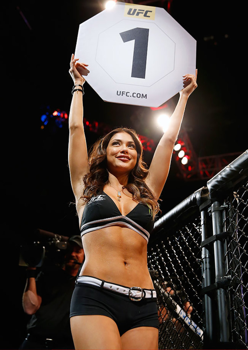 2016-UFC-Octagon-Girl-Arianny-Celeste-523591160.jpg