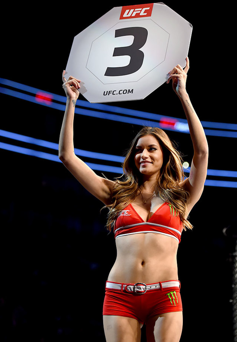 2016-UFC-Octagon-Girl-Vanessa-Hanson-511626442.jpg