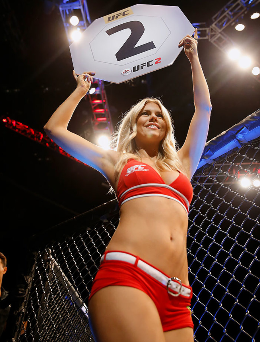 2016-UFC-Octagon-Girl-Chrissy-Blair-513924868.jpg