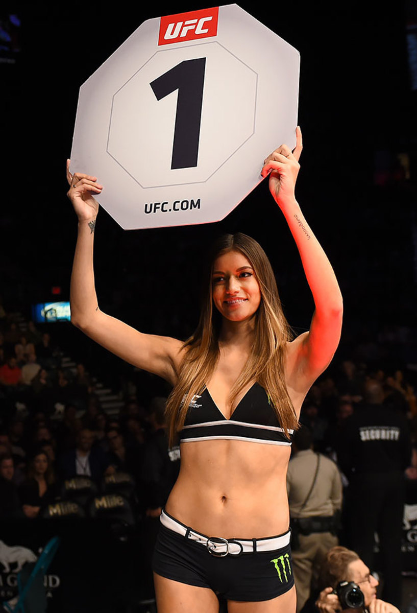 2016-UFC-Octagon-Girl-Vanessa-Hanson-508822906.jpg