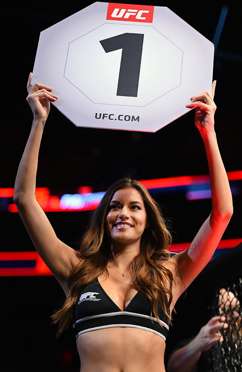 2016-UFC-Octagon-Girl-Vanessa-Hanson-505423360.jpg