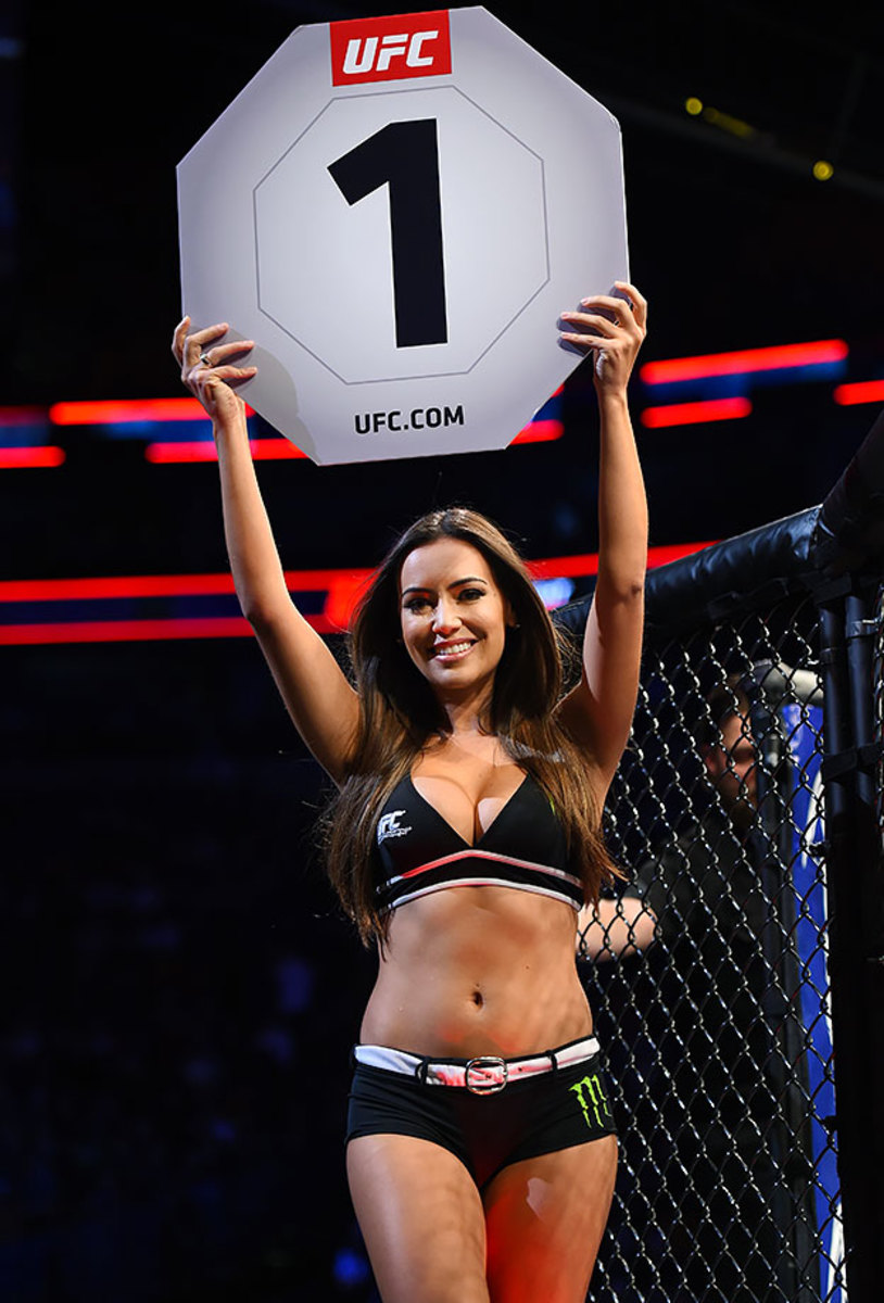 2016-UFC-Octagon-Girl-Luciana-Andrade-505426250.jpg