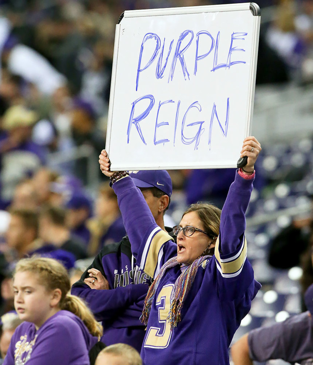 Washington-Huskies-fans-56010222016081_Oregon_State_at_Washing.jpg