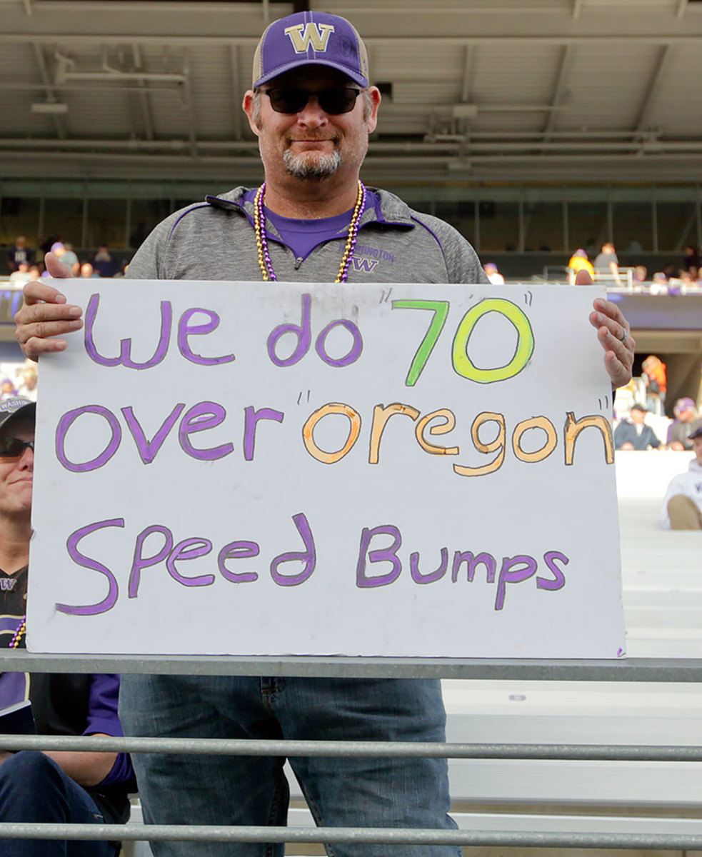 Washington-Huskies-fans-56010222016089_Oregon_State_at_Washing.jpg