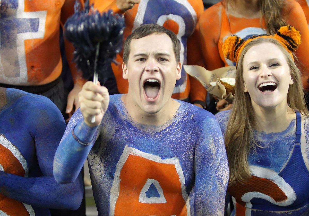 Auburn-Tigers-fans-CGT1610220204_AU_v_UA.jpg