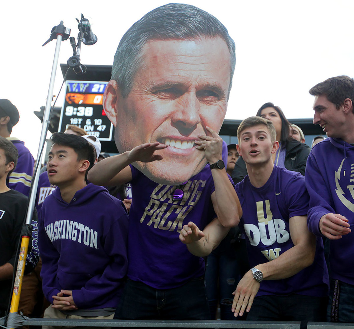 Washington-Huskies-fans-56010222016091_Oregon_State_at_Washing.jpg