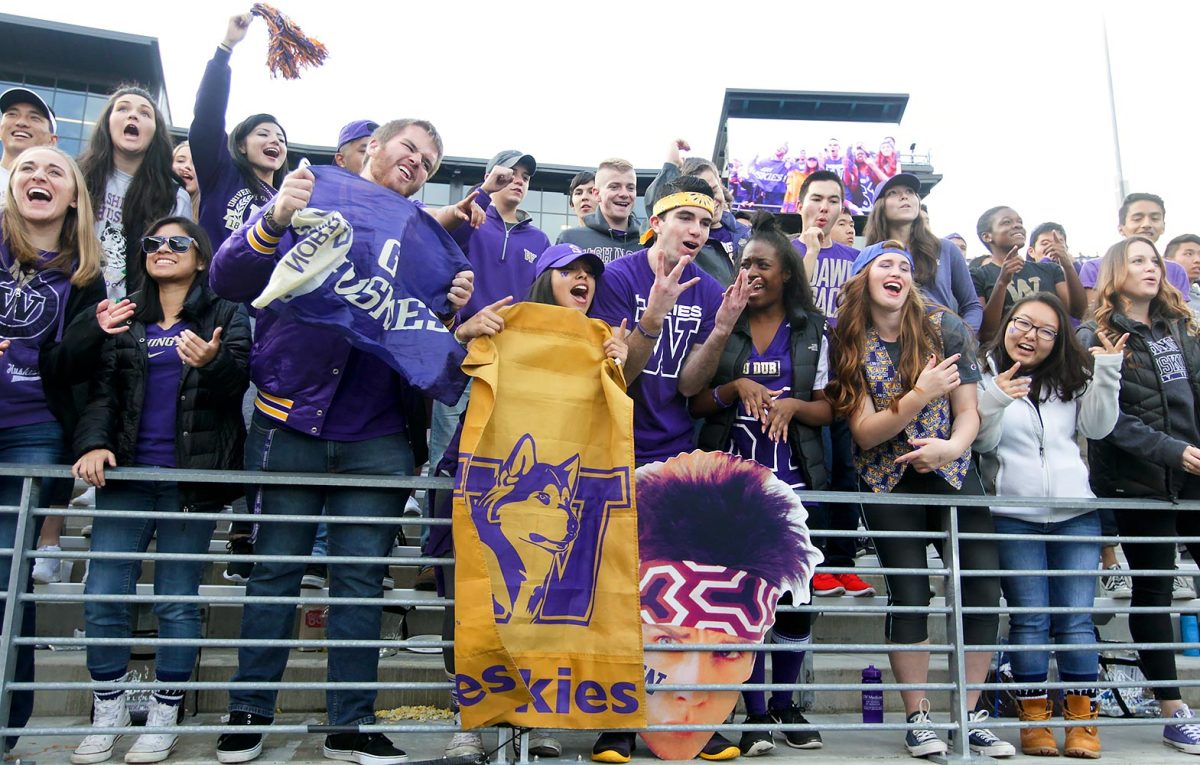 Washington-Huskies-fans-56010222016092_Oregon_State_at_Washing.jpg