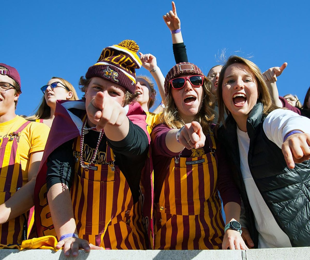 Minnesota-Golden-Gophers-fans-DFY161022015_Rutgers_at_Gophers.jpg