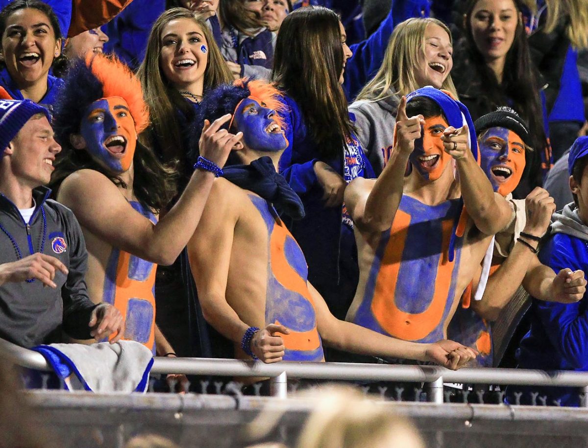 Boise-State-Broncos-fans-615972252.jpg