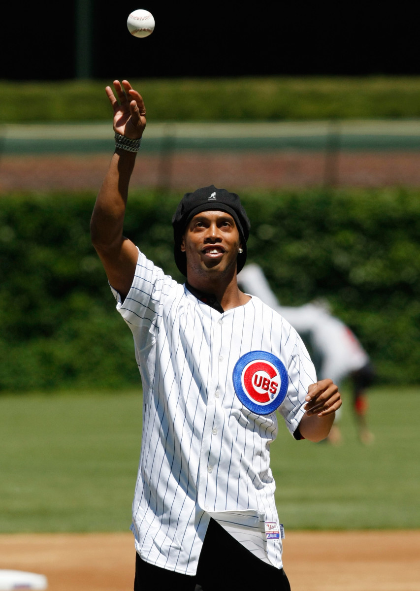 Ronaldinho-Cubs.jpg