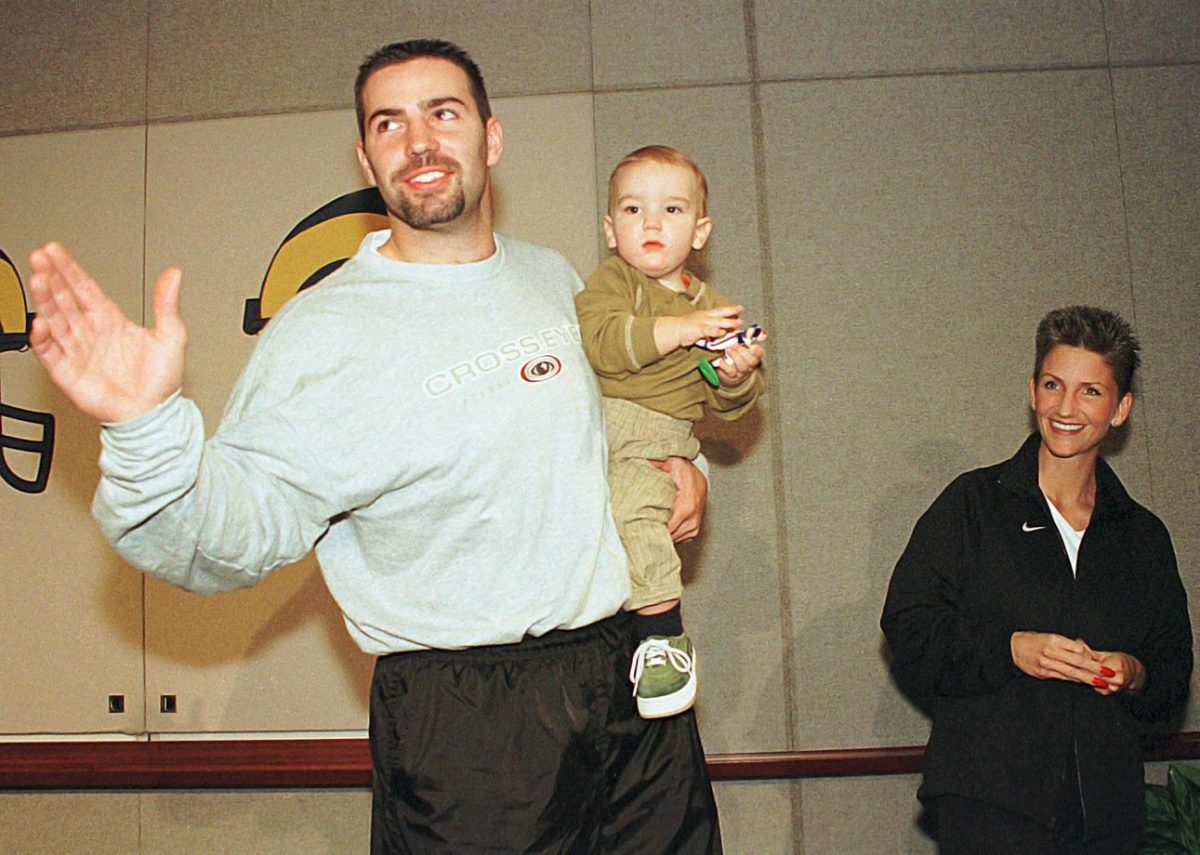 2000-0105-Kurt-Warner-son-Kade.jpg