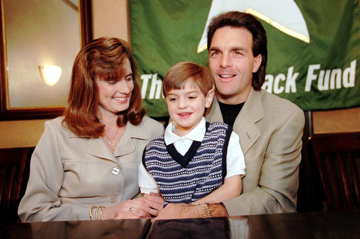 1998-0429-Doug-Flutie-wife-Laurie-son-Doug-Jr.jpg