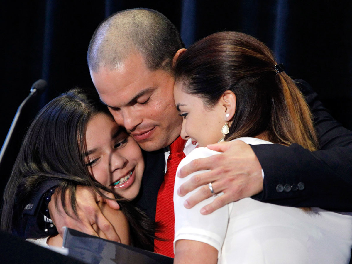 2012-0423-Ivan-Rodriguez-daughters-Ivanna-Amanda.jpg