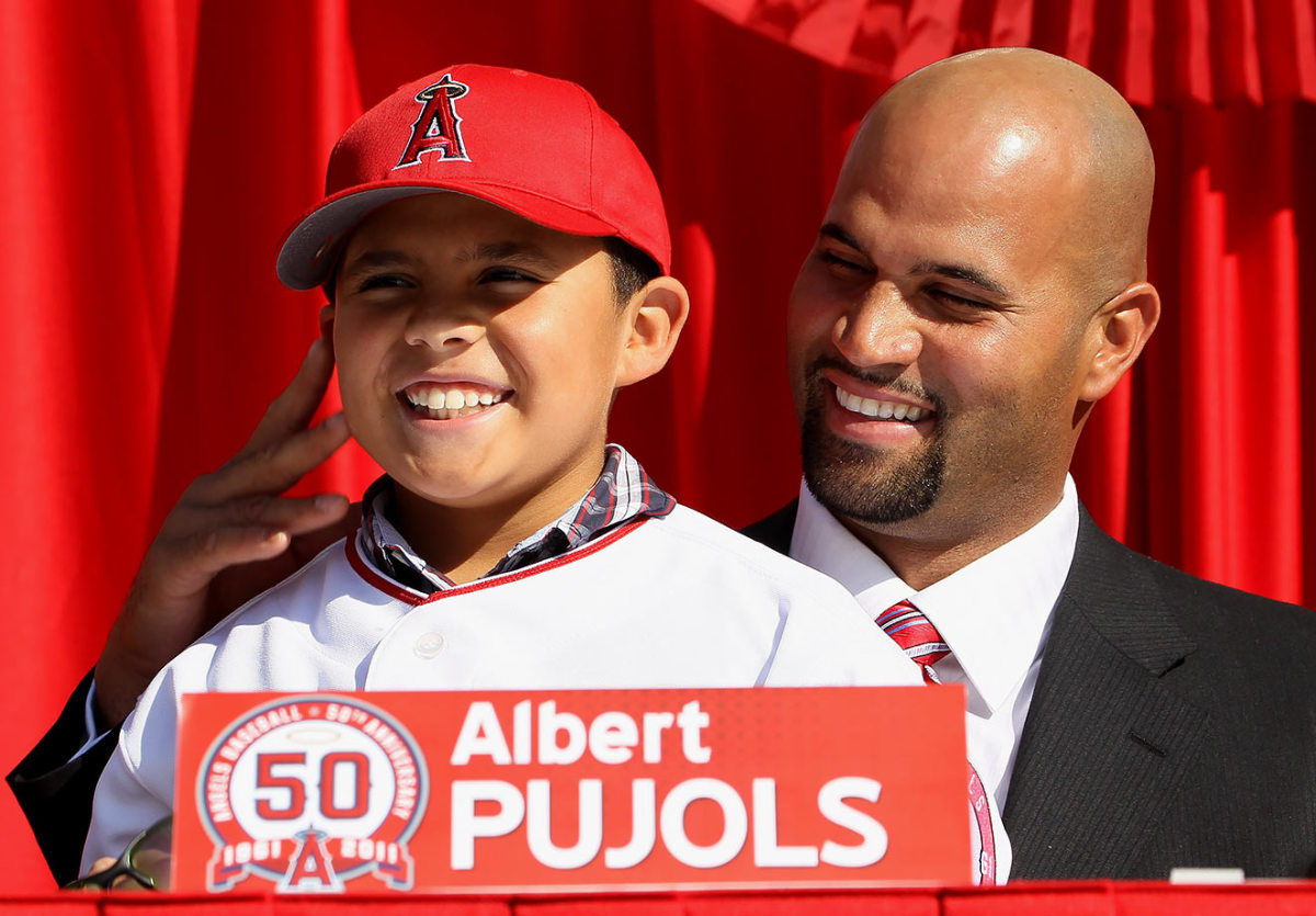 2011-1210-Albert-Pujols-son-Albert-Jr.jpg