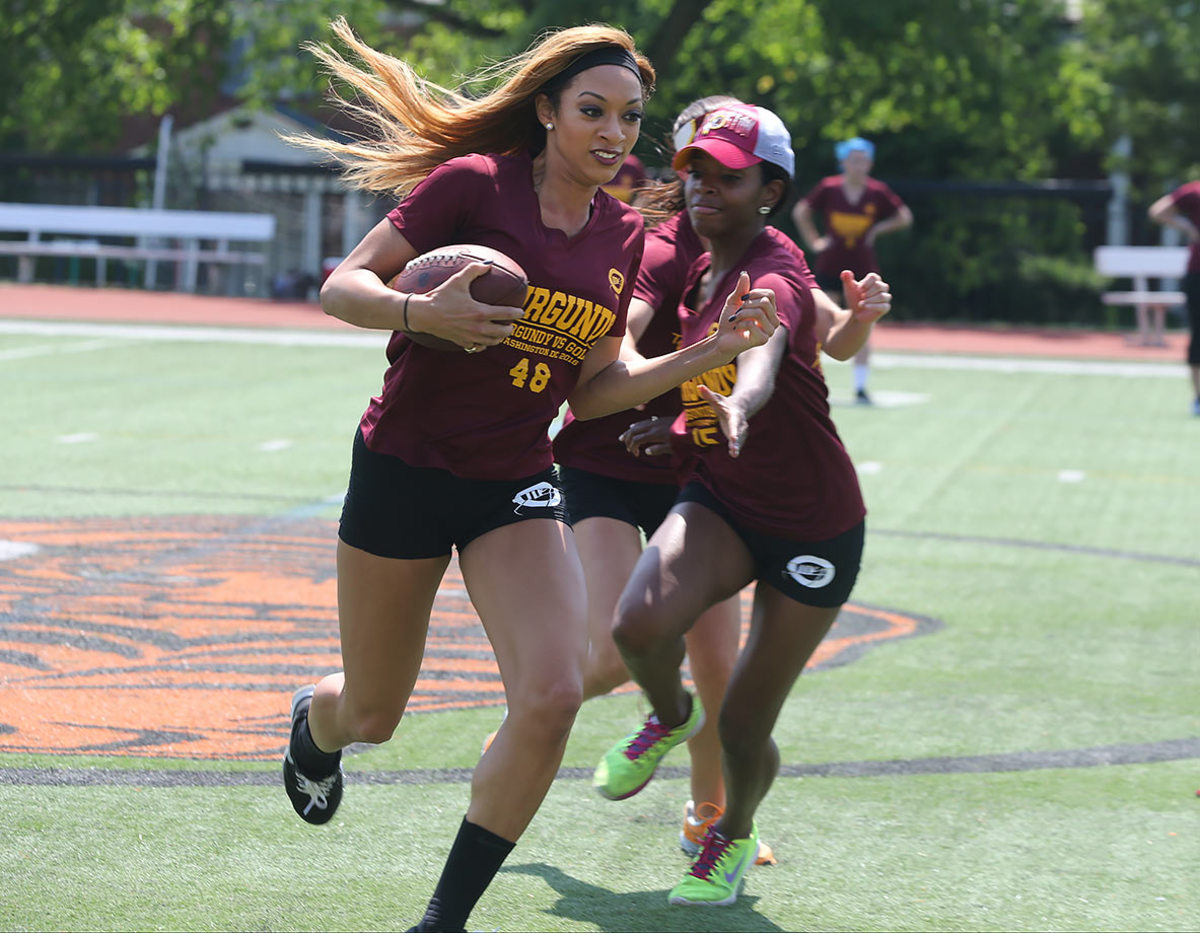 Washington Redskins Cheerleaders Burgundy and Gold Game - Sports