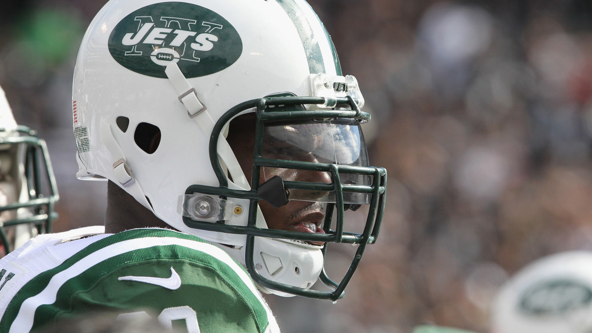 Jets offensive tackle D'Brickashaw Ferguson retiring after 10 seasons 