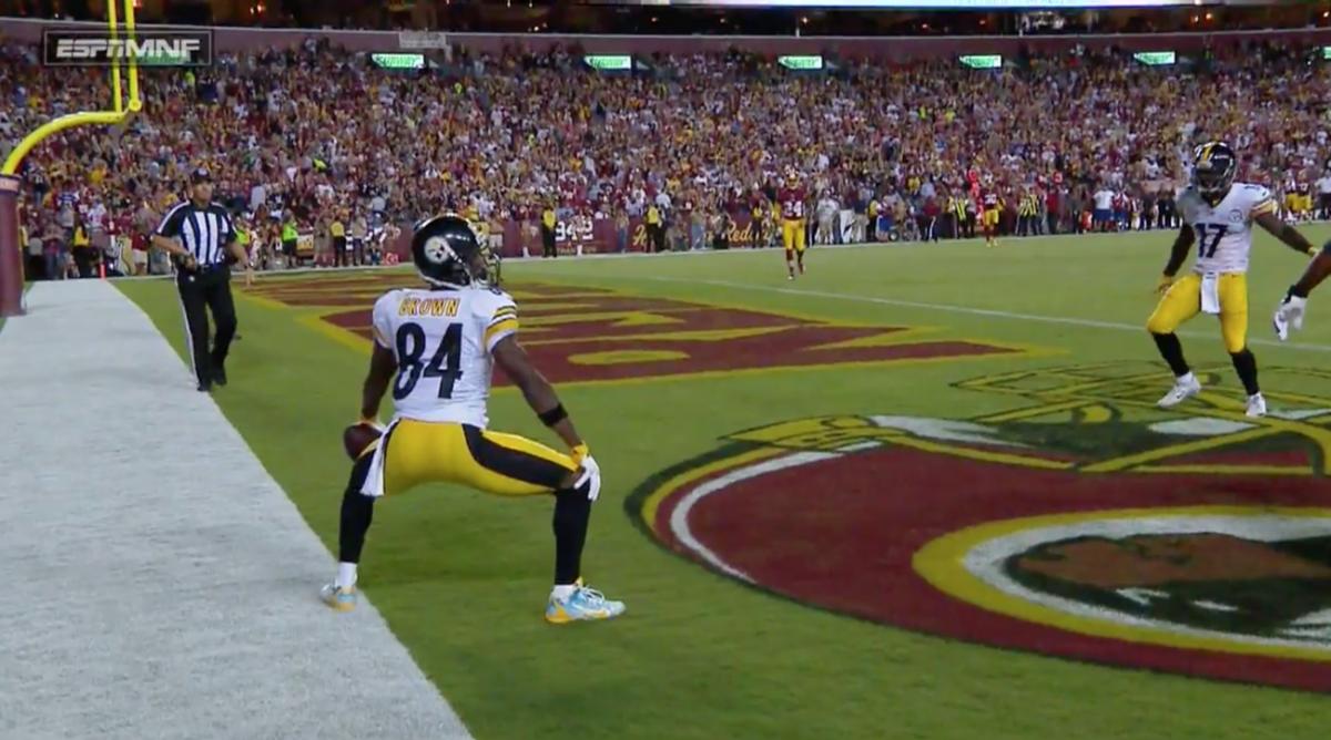 NFL fines Antonio Brown for humping a goalpost 