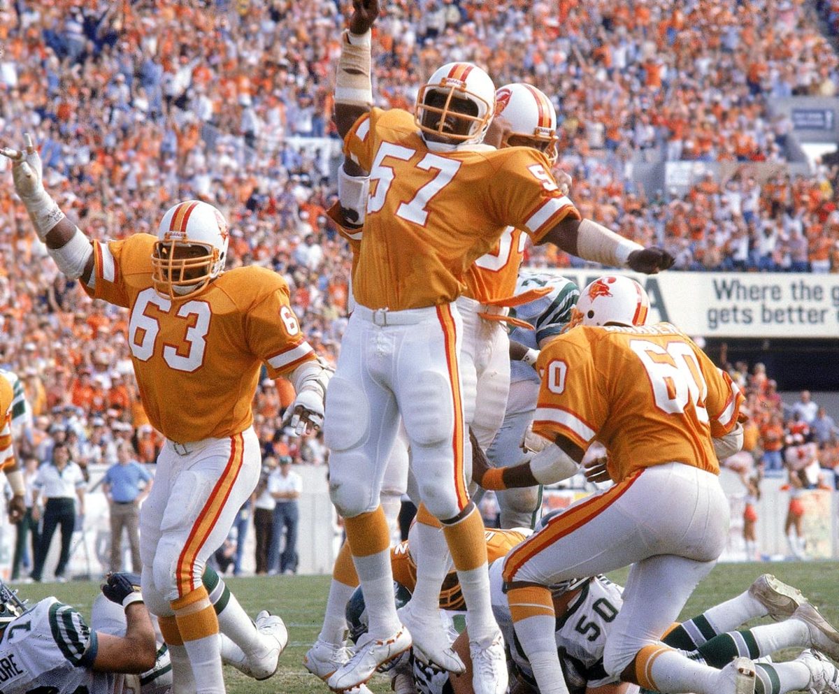 The 21 Worst Uniforms in Sports History Belong in the Dumpster - FanBuzz