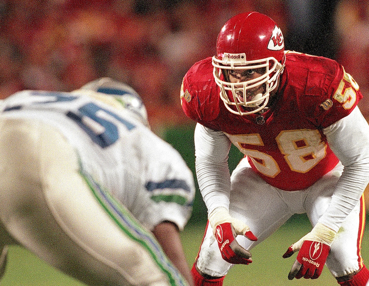 sack-masters-05-derrick-thomas.jpg