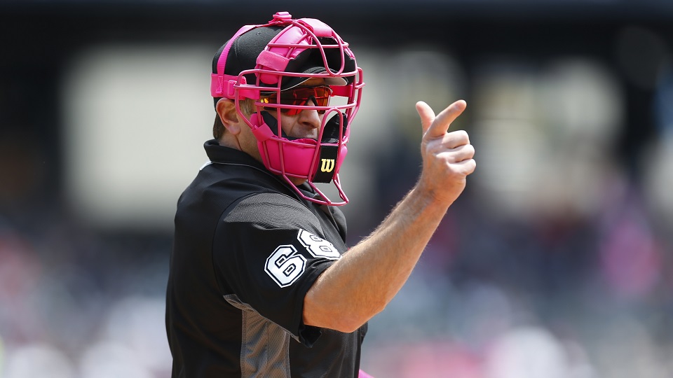 Dodgers use pink gear on Mother's Day
