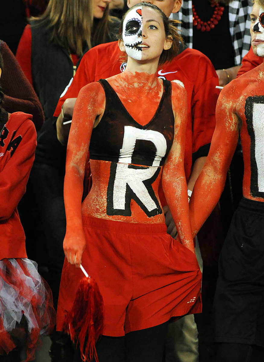 Georgia-Bulldogs-fans-GettyImages-622881730_master.jpg