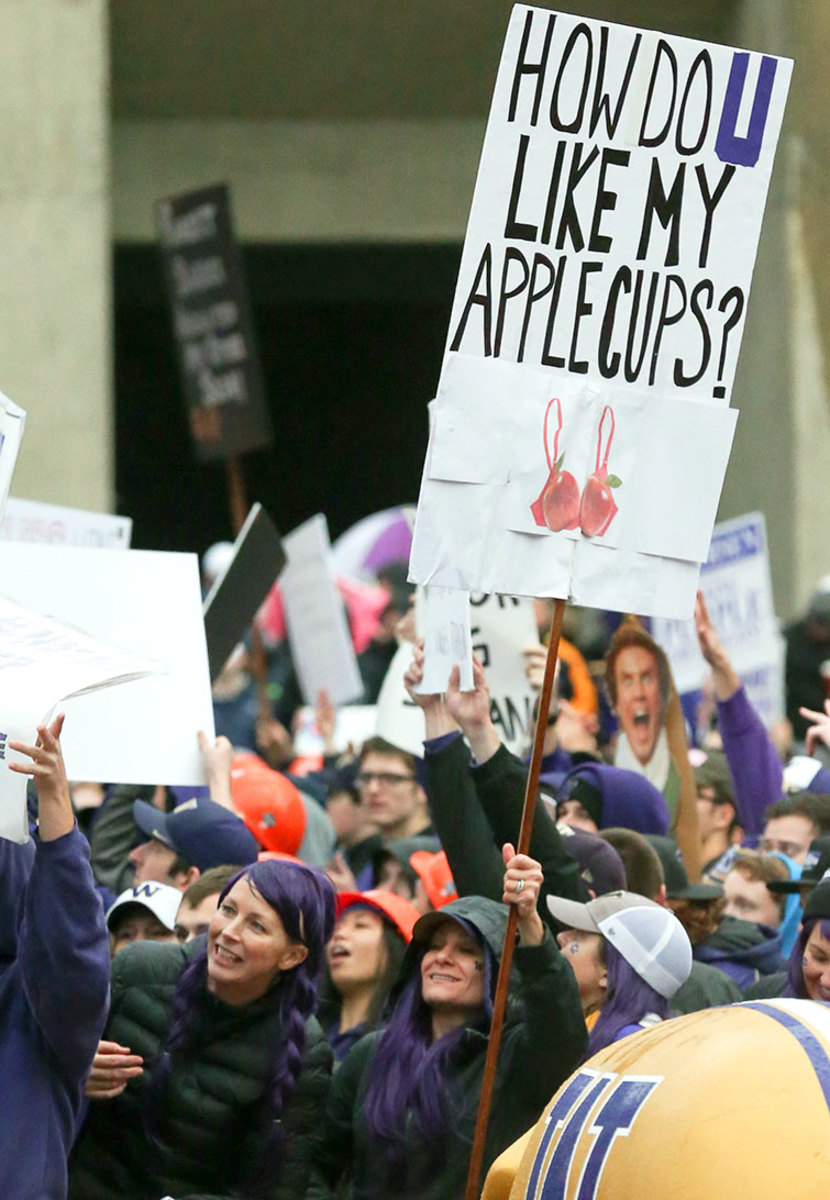 Washington-Huskies-fans-GettyImages-622851352_master.jpg