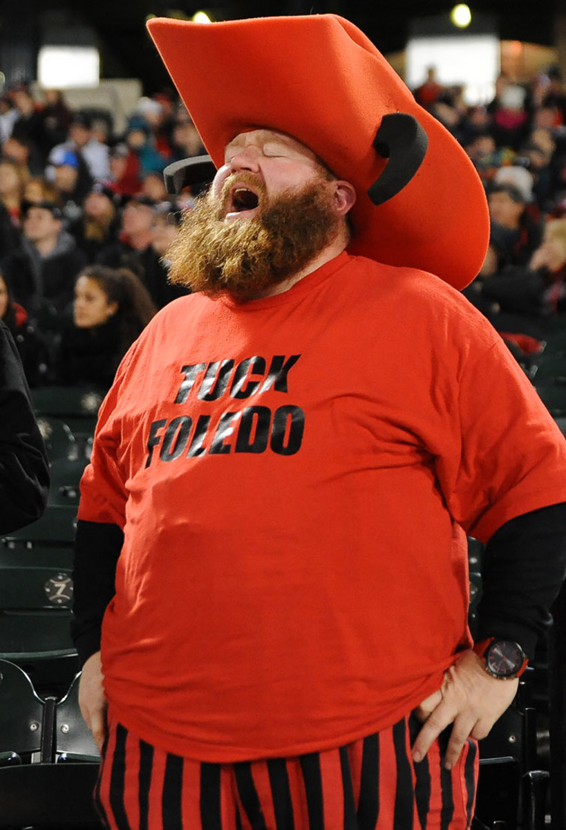 Northern-Illinois-Huskies-fan-GettyImages-622591830_master.jpg