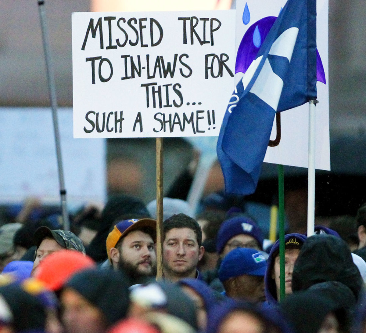 Washington-Huskies-fans-GettyImages-622851142_master.jpg