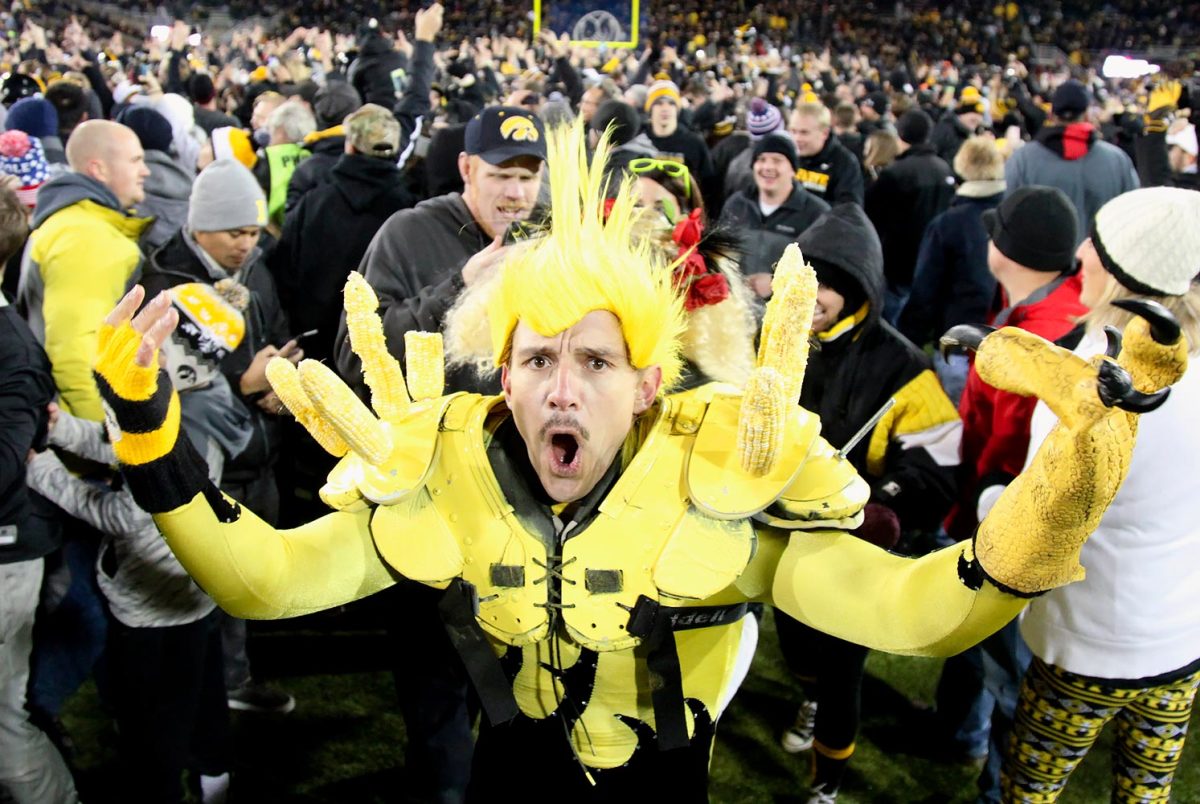 Iowa-Hawkeyes-fans-GettyImages-623415944_master.jpg