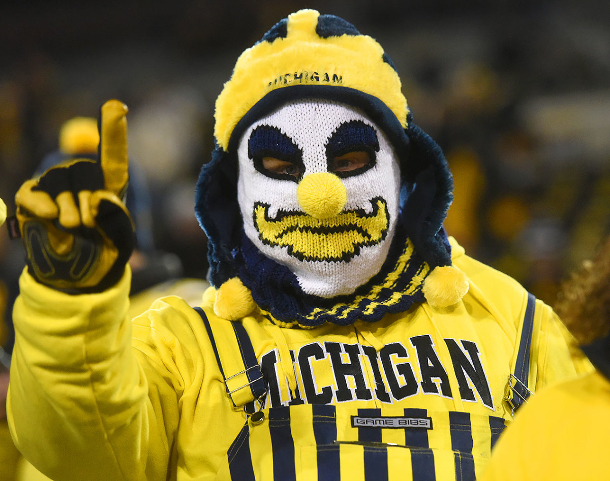 Michigan-Wolverines-fan-GettyImages-622942586_master.jpg