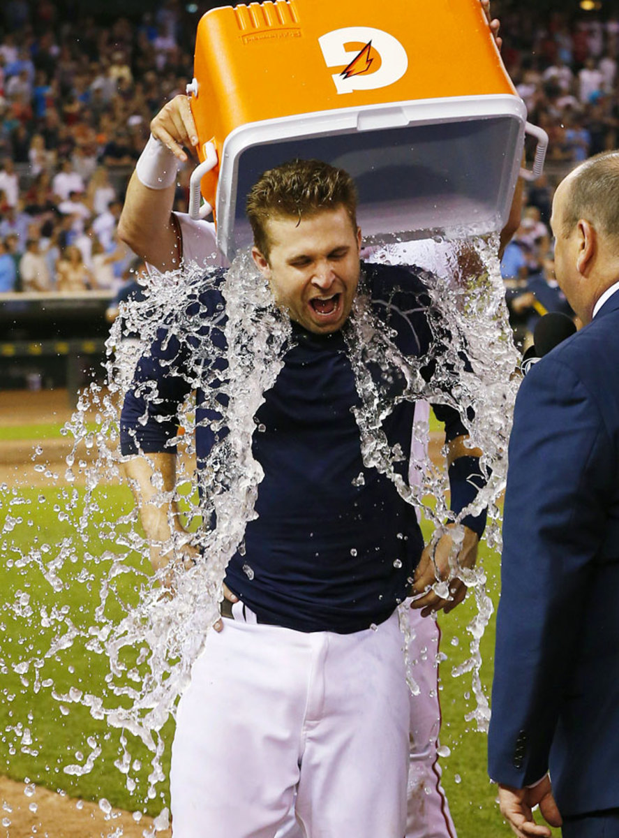 2015-0710-Brian-Dozier-doused.jpg