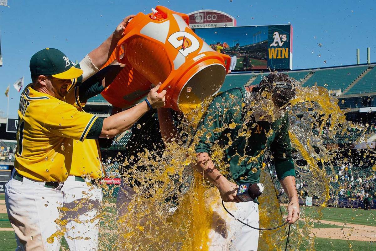 2015-0809-Danny-Valencia-doused-by-Stephen-Vogt.jpg