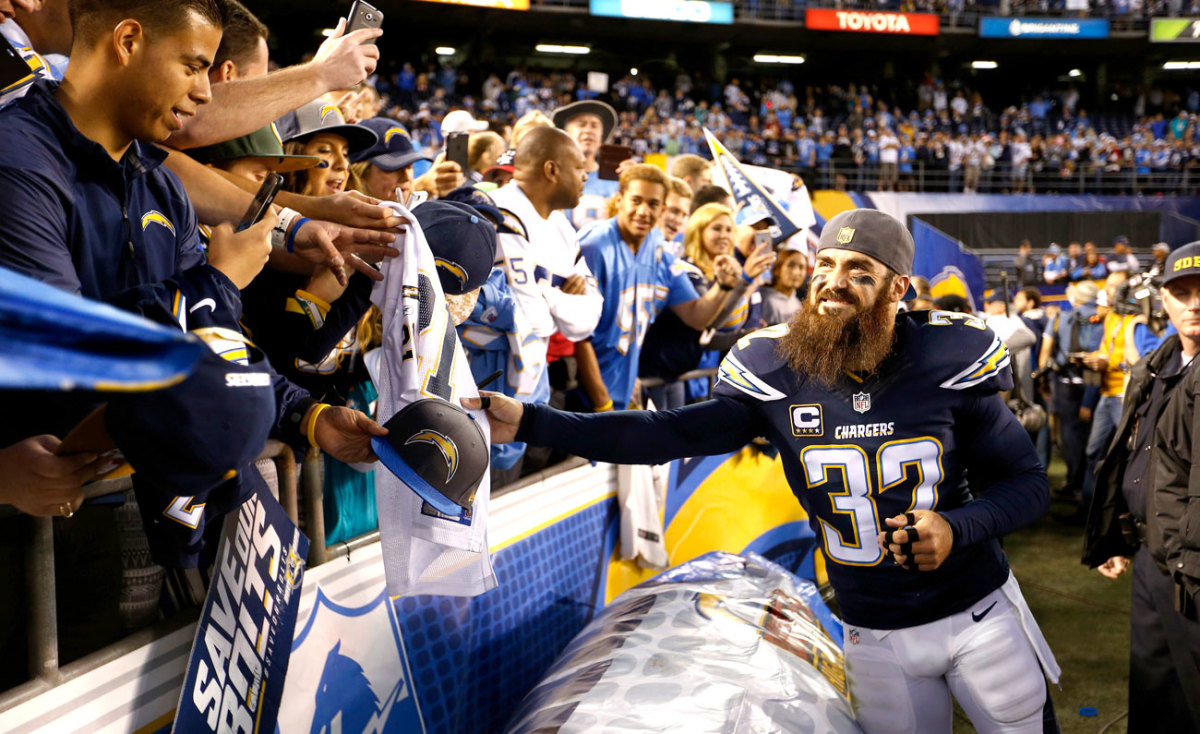 Chargers Eric Weddle lies at midfield after potential last game in San  Diego 