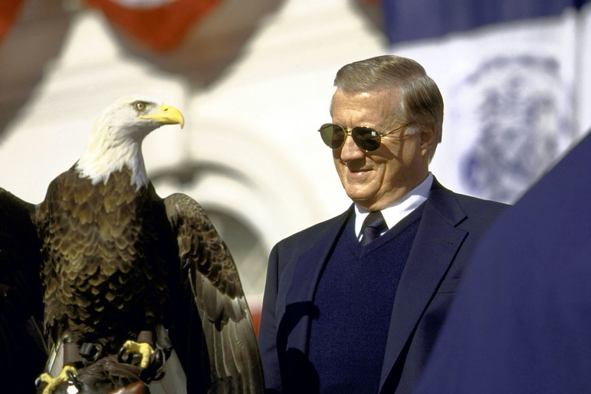 1999-George-Steinbrenner-bald-eagle-Challenger-05886420.jpg