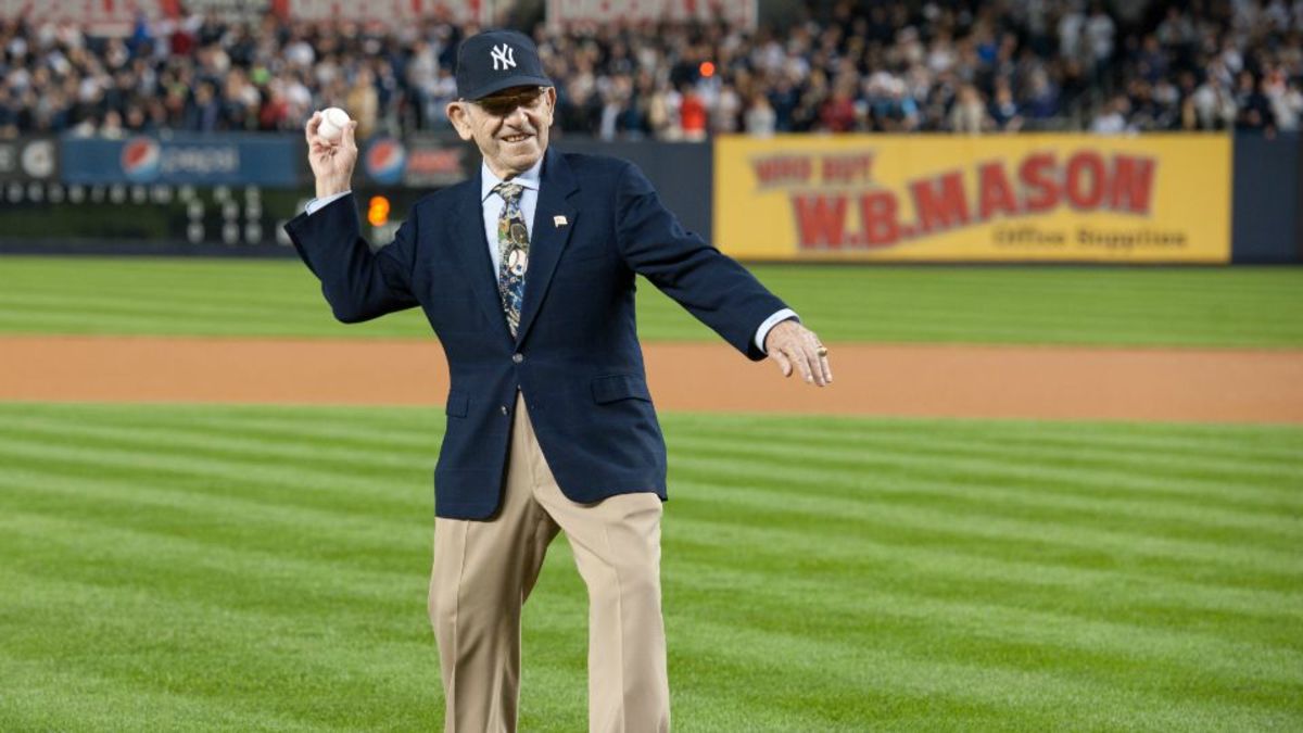 Yogi Berra, 90; Yankees' MVP catcher, wayward wordsmith