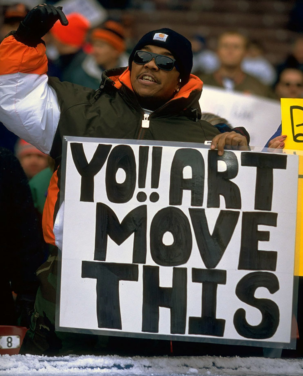 1995-1105-Cleveland-Browns-fan-sign-05233386.jpg