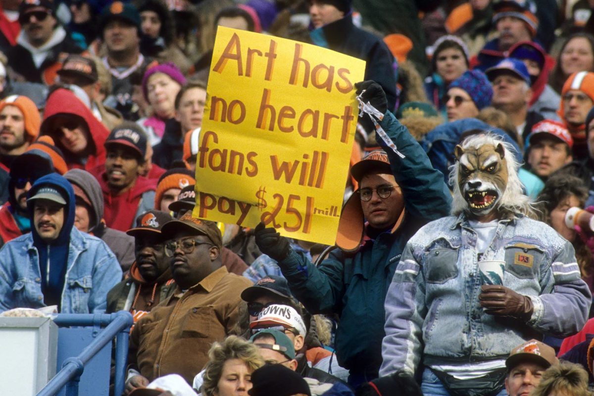 1995-1105-Cleveland-Browns-fan-sign-090000641.jpg