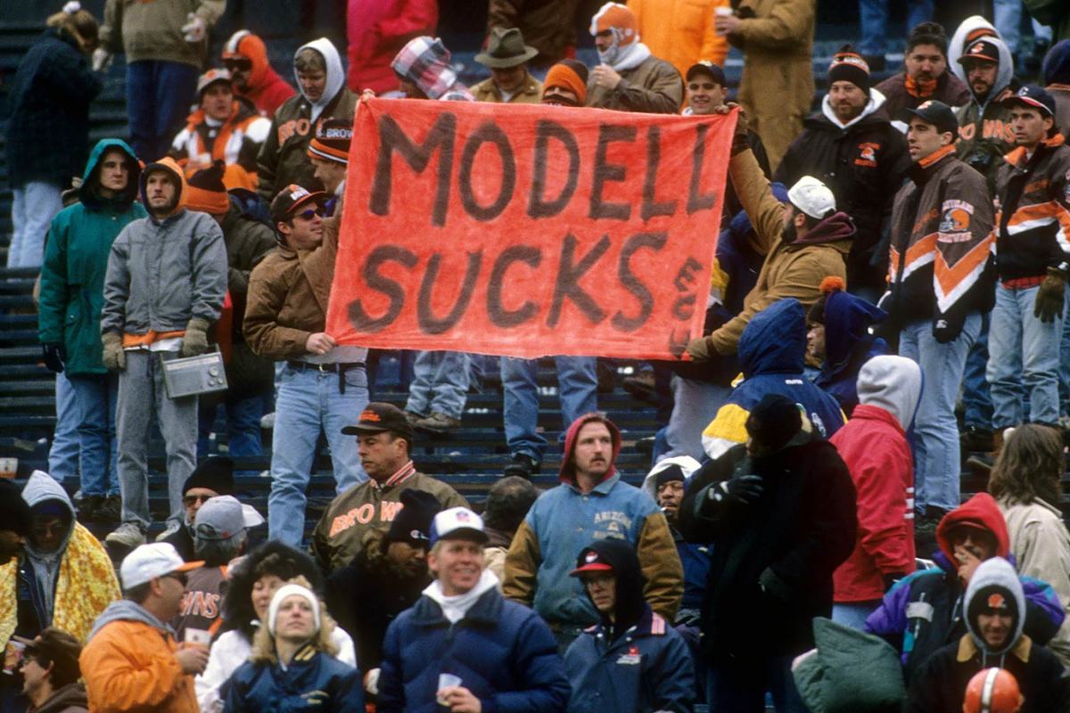 1995-1105-Cleveland-Browns-fan-sign-090000642.jpg