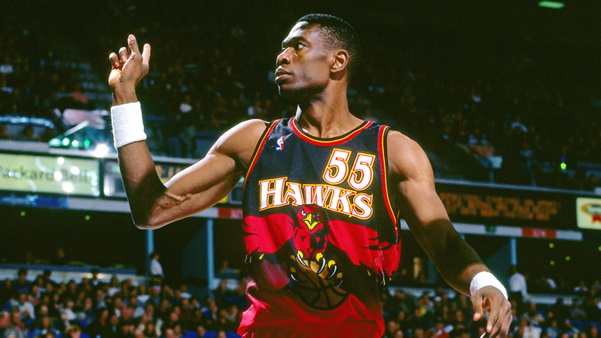 BASKETBALL JERSEY WORLD - ☝🏿 OTD in 1996, Dikembe Mutombo signed as a free  agent with the Atlanta Hawks! Greatest shot blocker in NBA history? 🎽
