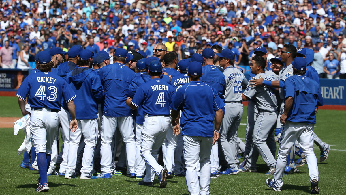 Kansas City Royals-Toronto Blue Jays game at risk because of hole