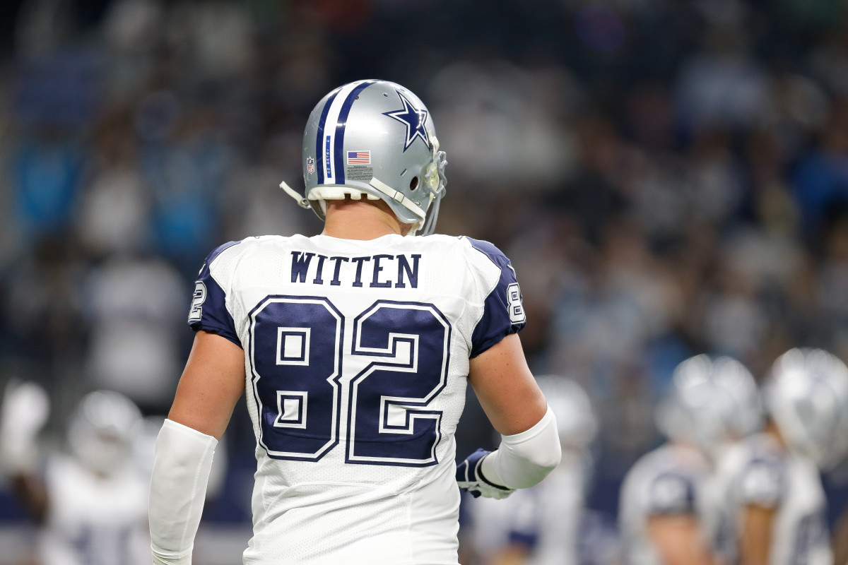 Pro Bowl trophy breaks in Jason Witten's hands, sums up rain-soaked,  blooper-filled game